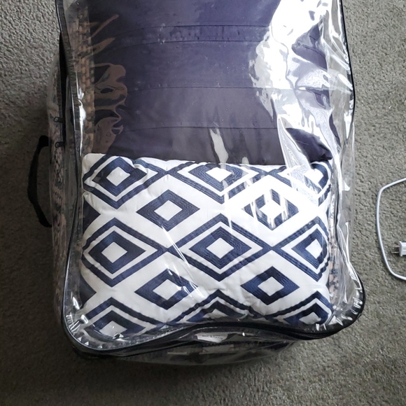 King 5 piece comforter set - Picture 3 of 3